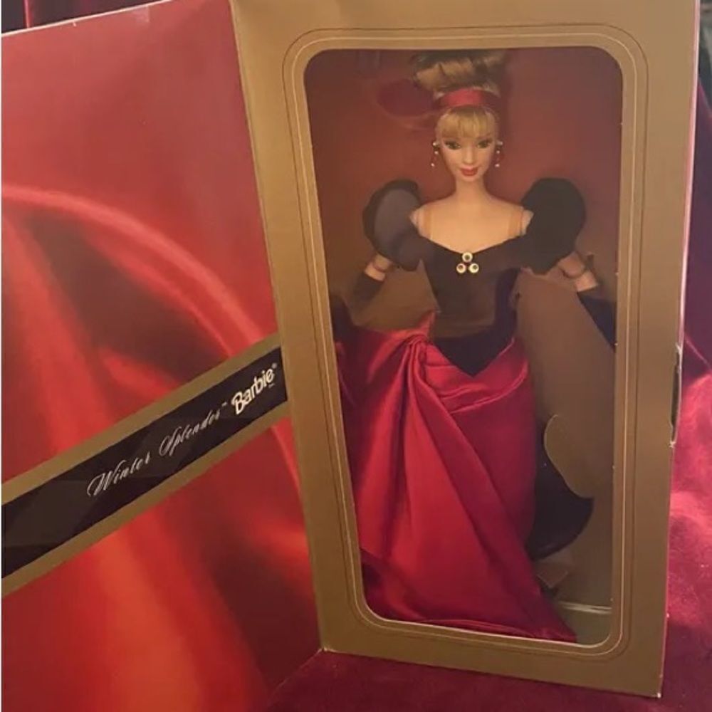 VINTAGE 1998βAVON EXCLUSIVE SPECIAL EDITION WINTER SPLENDOR BARBIEβNIB